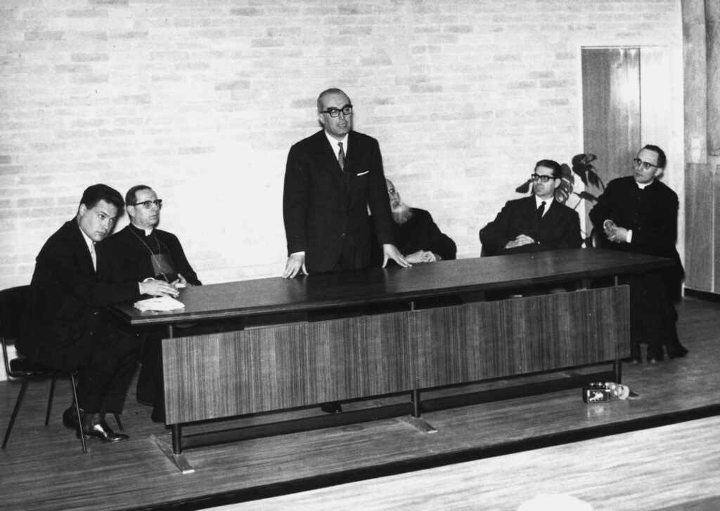 Luigi Gui all'inaugurazione del Gregorianum con il direttore Carlo Maria Gregolin, mons. Franco Costa, il vescovo Bortignon, il presidente della Fondazione Enrico Flores d'Arcais e l'assistente spirituale don Ivo Sinico